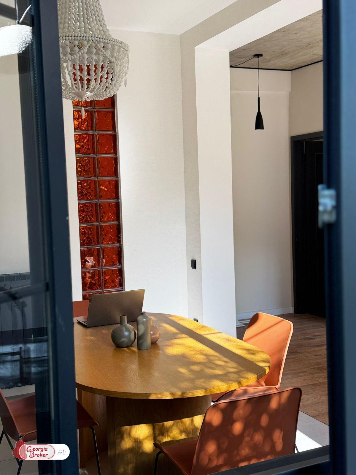 იყიდება ახალი გარემონტებული 5 ოთახიანი სახლი ისანში